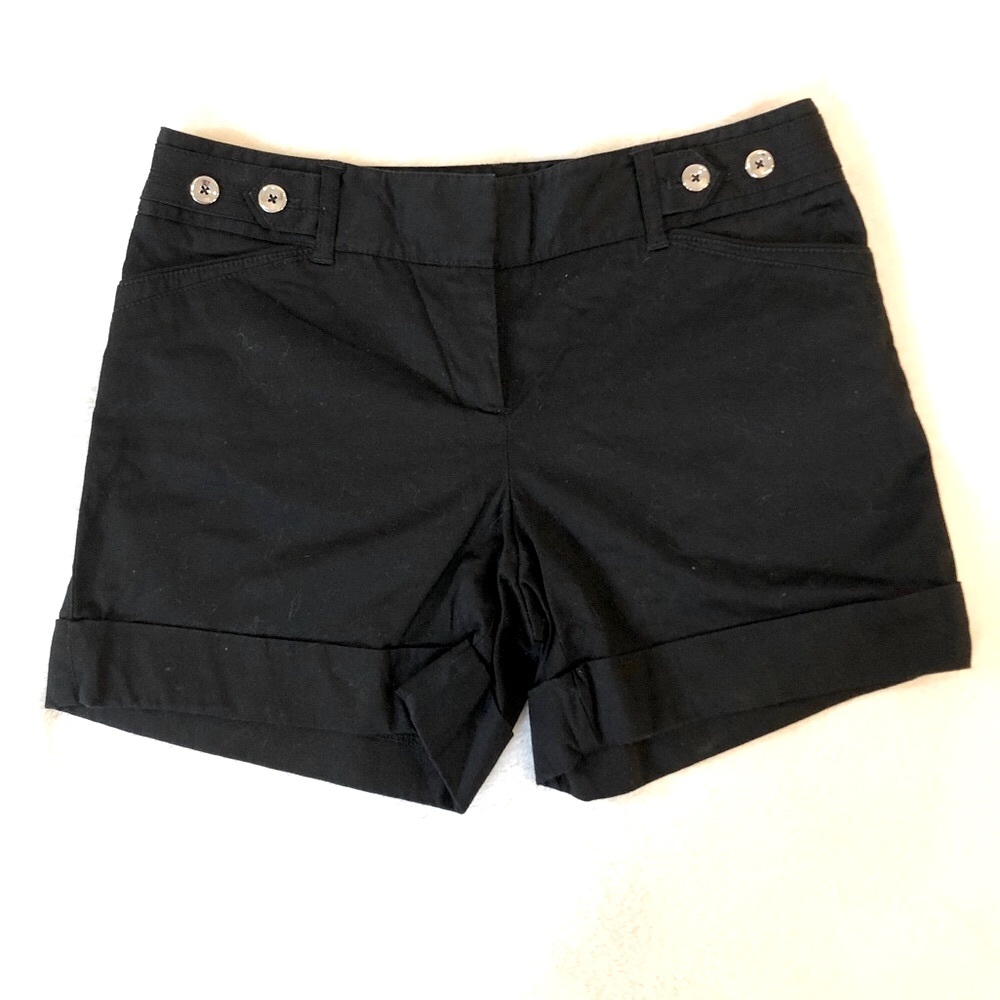 White House Black Market Black Shorts Cuffed with Silver Button Detail size 2